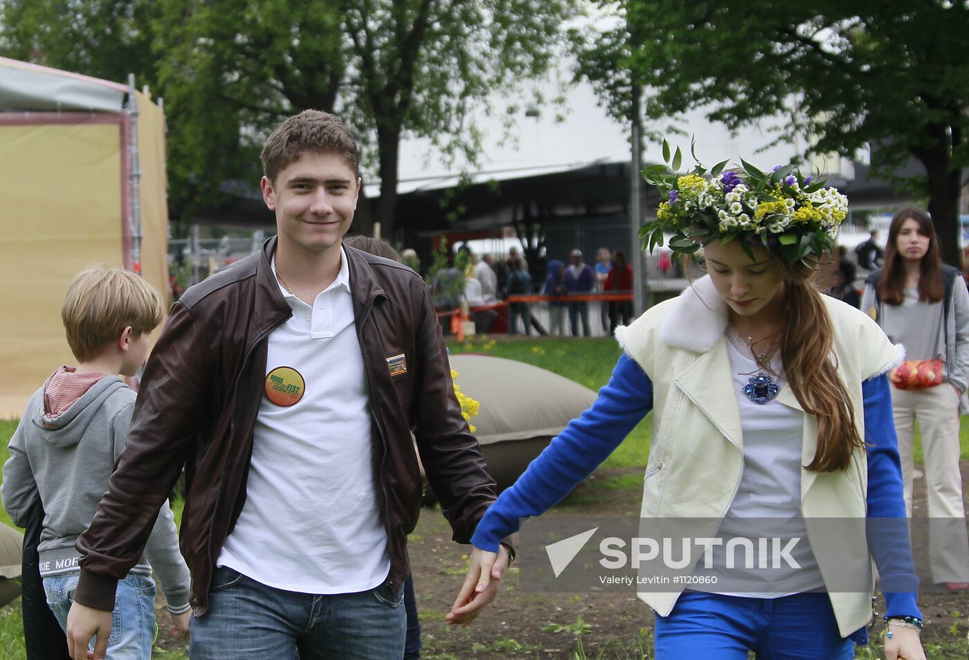 Sunday "Cherry Orchard" festival of arts