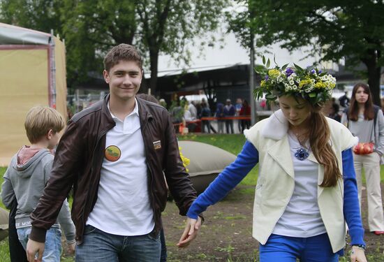 Sunday "Cherry Orchard" festival of arts