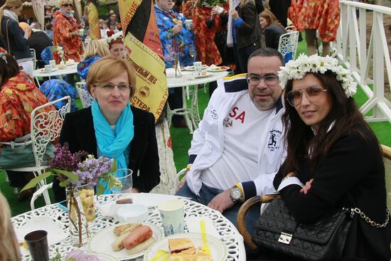 Sunday "Cherry Orchard" festival of arts