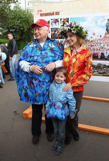 Sunday "Cherry Orchard" festival of arts