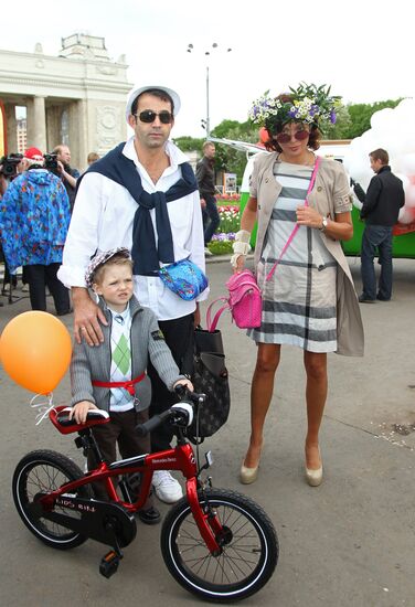 Sunday "Cherry Orchard" festival of arts