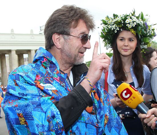 Sunday "Cherry Orchard" festival of arts