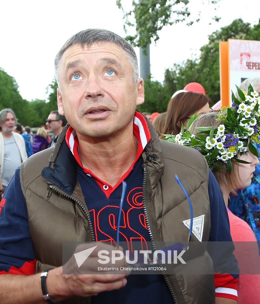 Sunday "Cherry Orchard" festival of arts