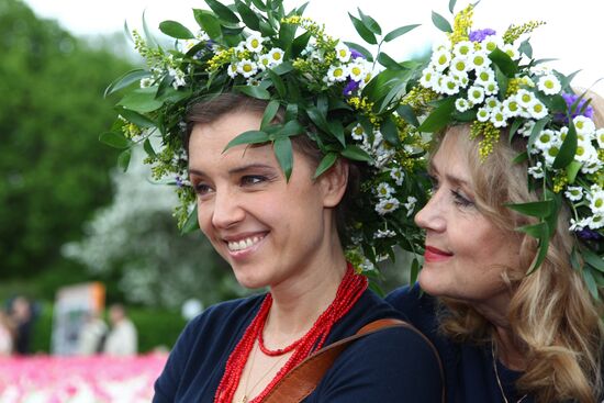 Sunday "Cherry Orchard" festival of arts