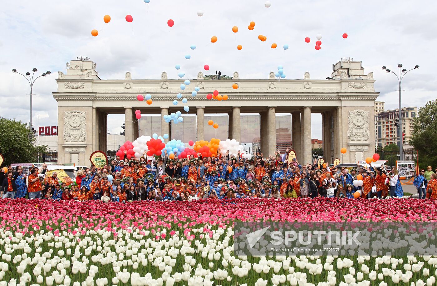 Sunday "Cherry Orchard" festival of arts