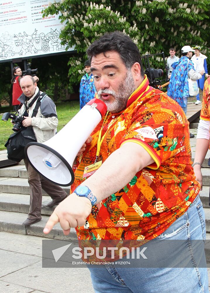 Sunday "Cherry Orchard" festival of arts