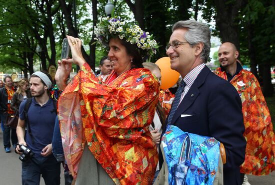 Sunday "Cherry Orchard" festival of arts