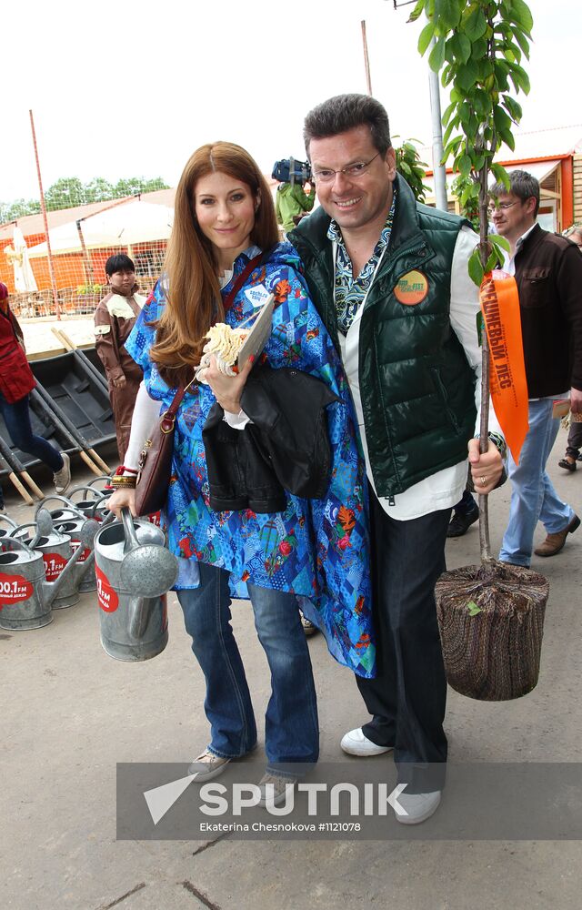 Sunday "Cherry Orchard" festival of arts