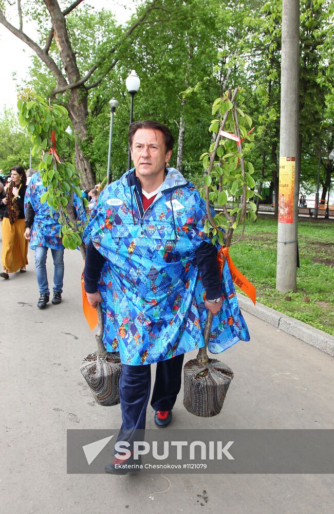 Sunday "Cherry Orchard" festival of arts