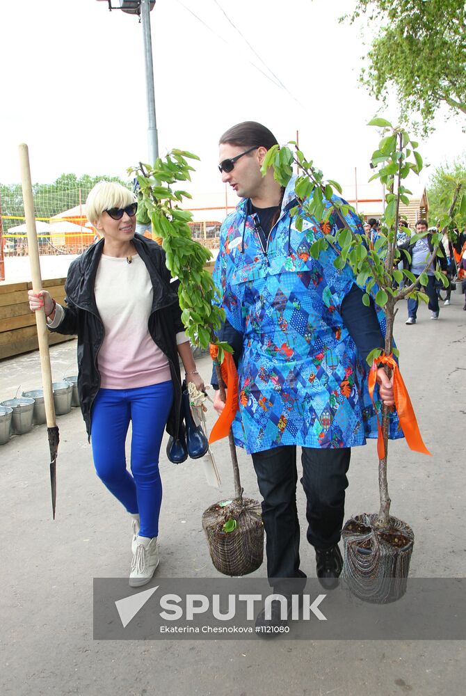 Sunday "Cherry Orchard" festival of arts