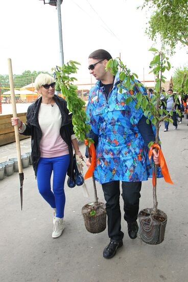 Sunday "Cherry Orchard" festival of arts