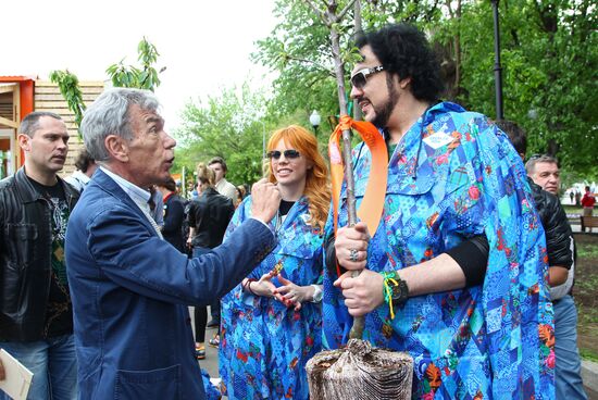 Sunday "Cherry Orchard" festival of arts