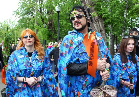 Sunday "Cherry Orchard" festival of arts