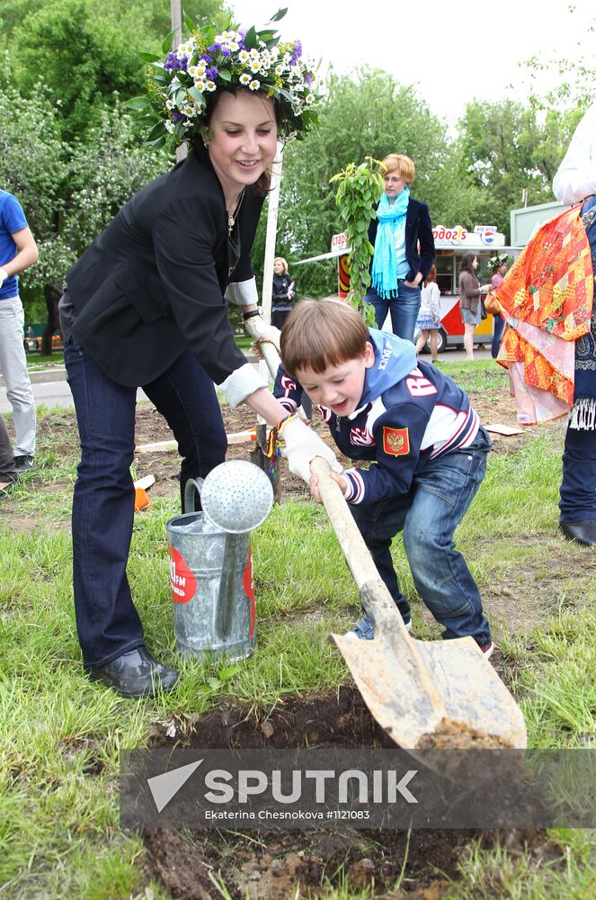 Sunday "Cherry Orchard" festival of arts