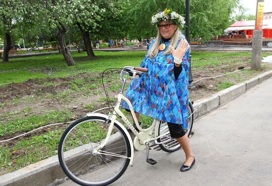 Sunday "Cherry Orchard" festival of arts