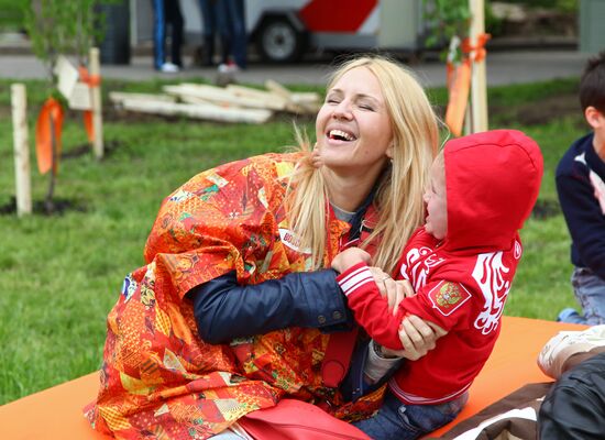 Sunday "Cherry Orchard" festival of arts