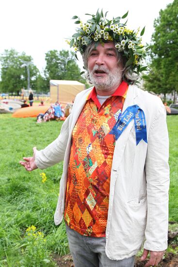 Sunday "Cherry Orchard" festival of arts