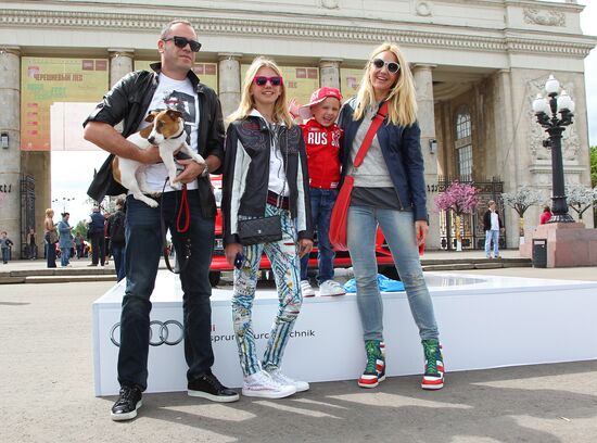 Sunday "Cherry Orchard" festival of arts