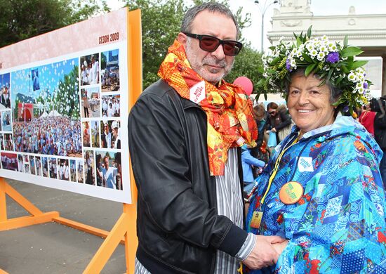 Sunday "Cherry Orchard" festival of arts