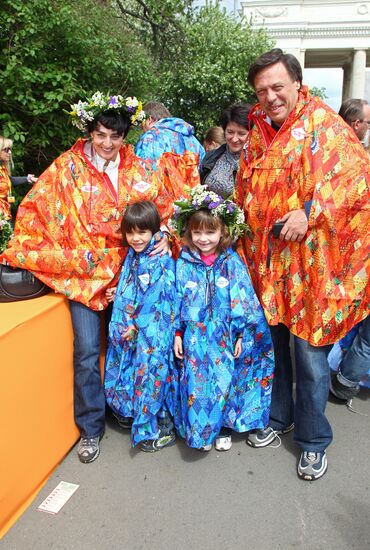 Sunday "Cherry Orchard" festival of arts