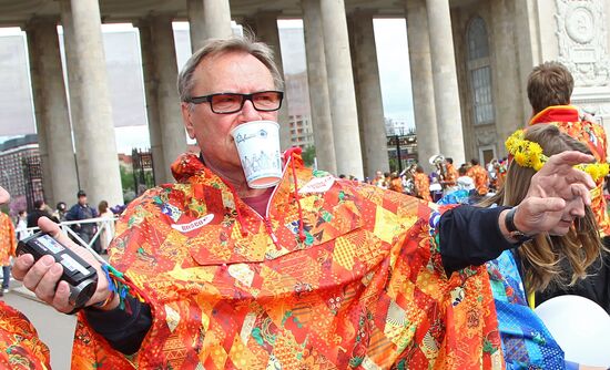 Sunday "Cherry Orchard" festival of arts