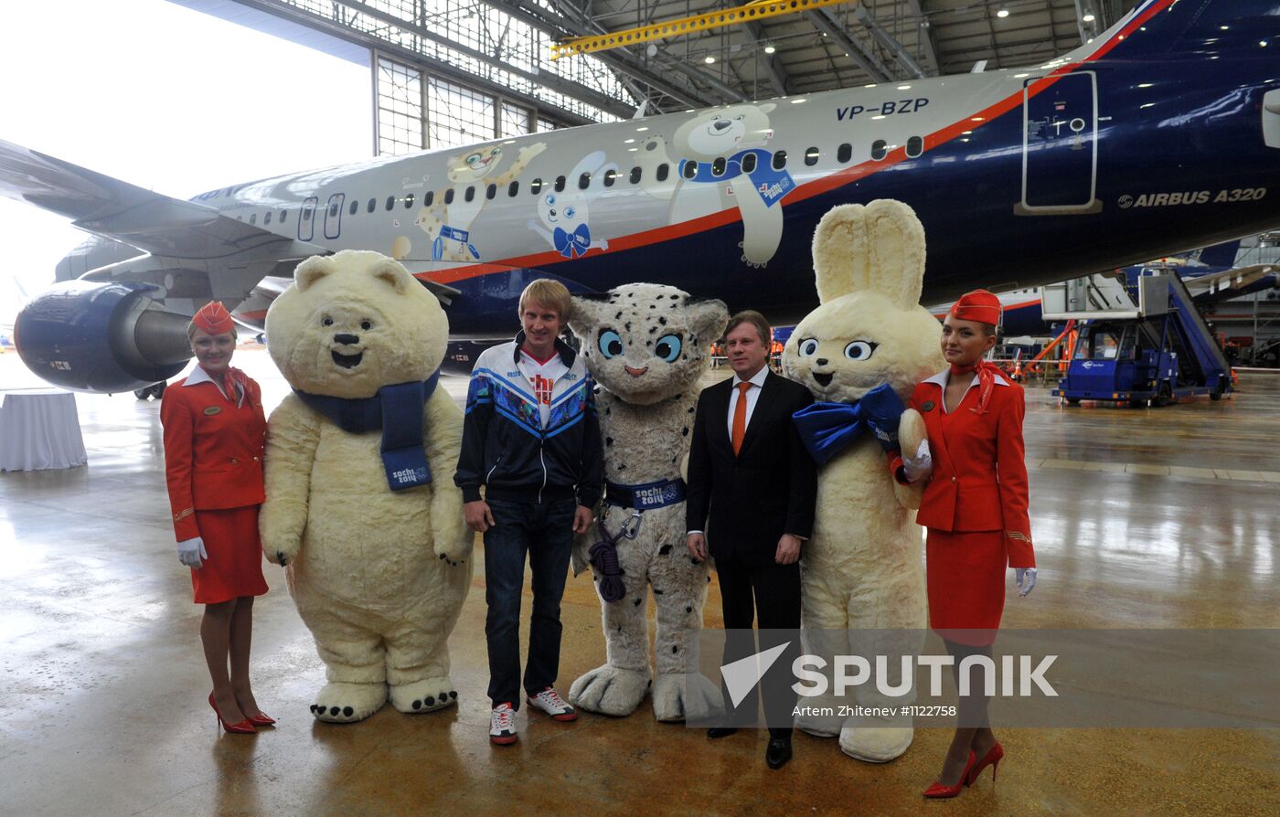 Presentation of Aeroflot plane with Olympic insignia