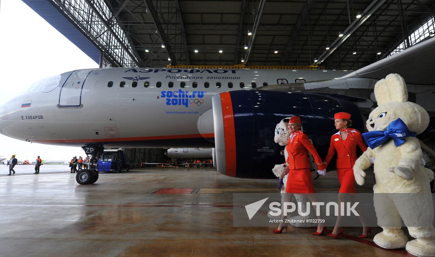 Presentation of Aeroflot plane with Olympic insignia