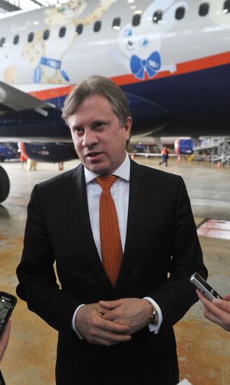 Presentation of Aeroflot plane with Olympic insignia