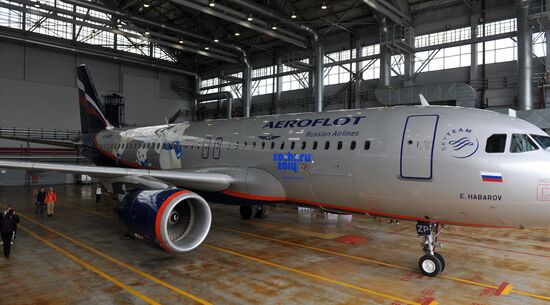 Presentation of Aeroflot plane with Olympic insignia