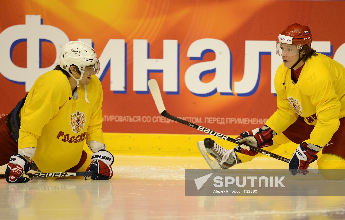 Hockey players A.Ovechkina and A.Semina train at Hovet arena