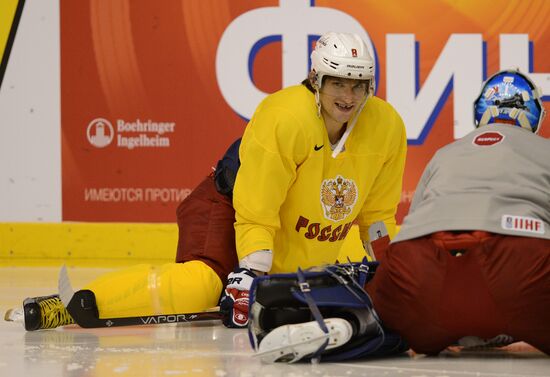 Hockey players A.Ovechkina and A.Semina train at Hovet arena