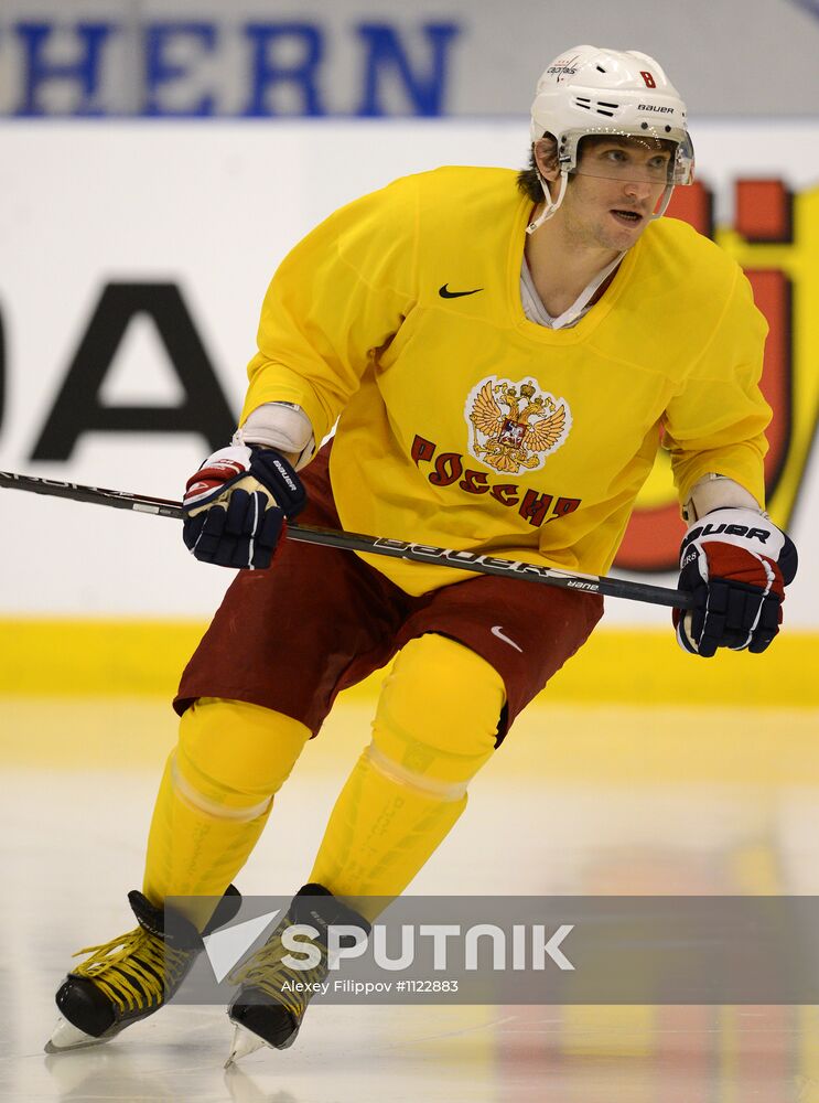 Hockey players A.Ovechkina and A.Semina train at Hovet arena