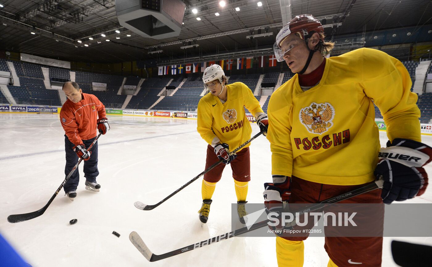 Hockey players A.Ovechkina and A.Semina train at Hovet arena