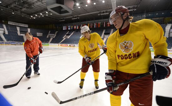 Hockey players A.Ovechkina and A.Semina train at Hovet arena