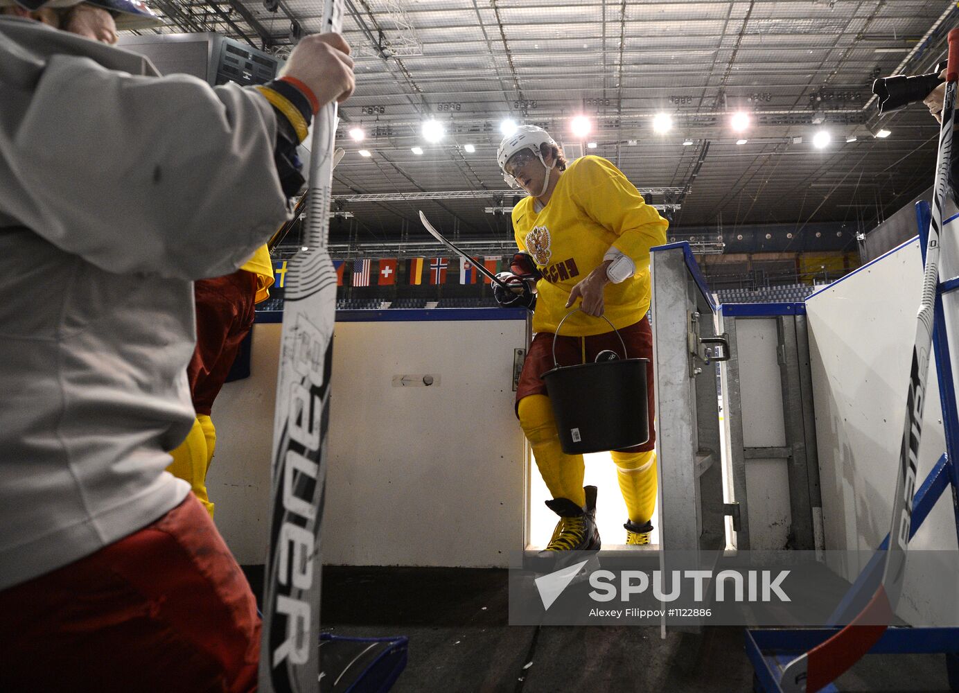 Hockey players A.Ovechkina and A.Semina train at Hovet arena
