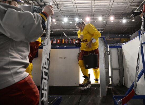 Hockey players A.Ovechkina and A.Semina train at Hovet arena