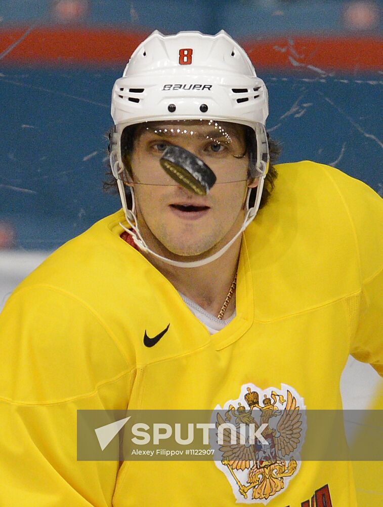 Hockey players A.Ovechkina and A.Semina train at Hovet arena