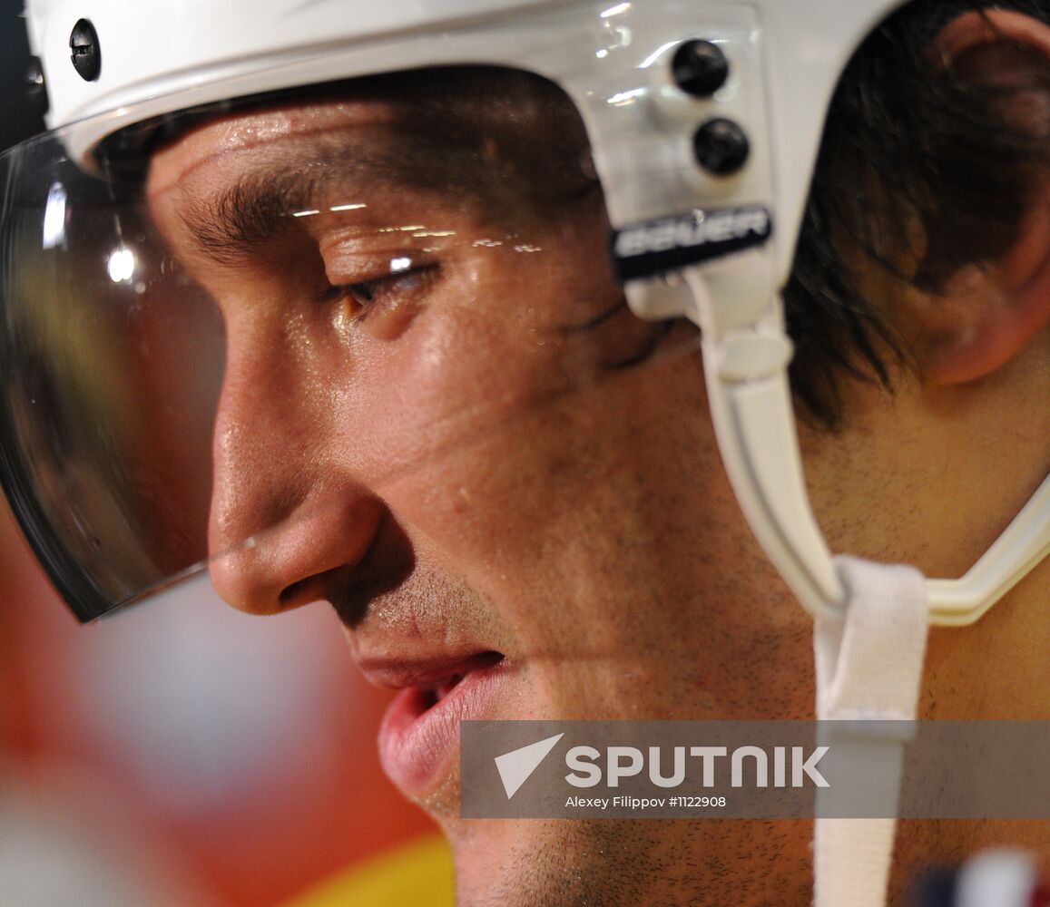 Hockey players A.Ovechkina and A.Semina train at Hovet arena