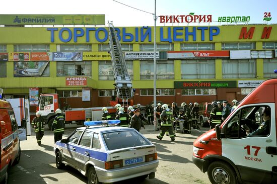 Part structural collapse at "Michurinsk" mall shopping center