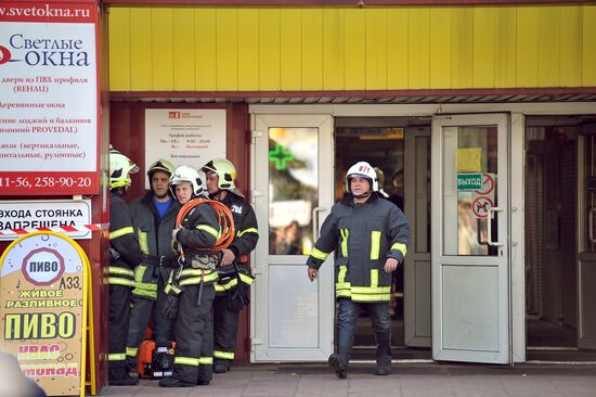Part structural collapse at "Michurinsk" mall shopping center