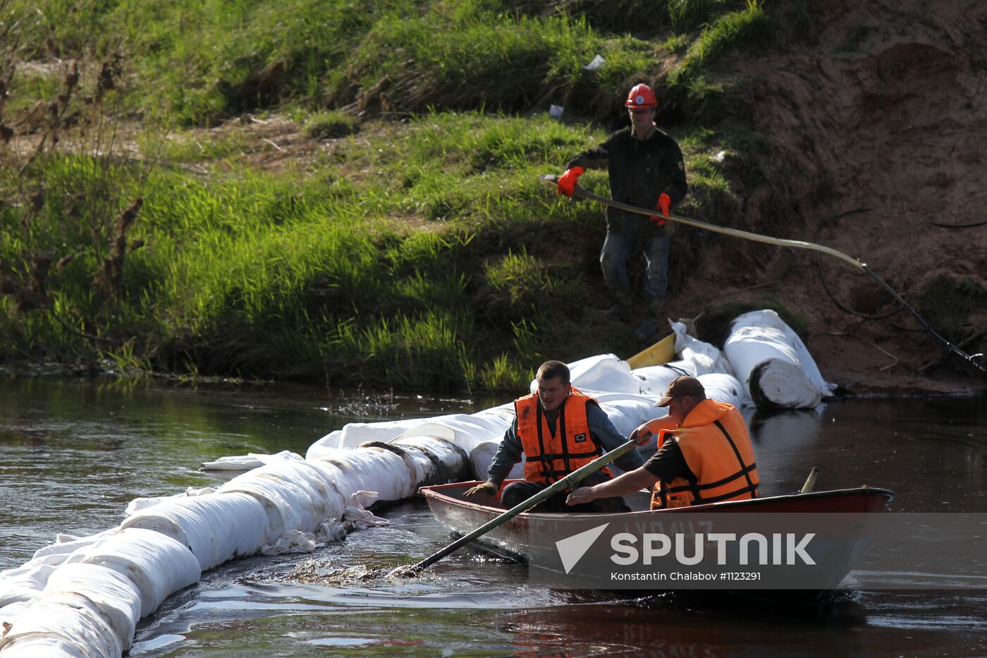 Oil spill in Novgorod region