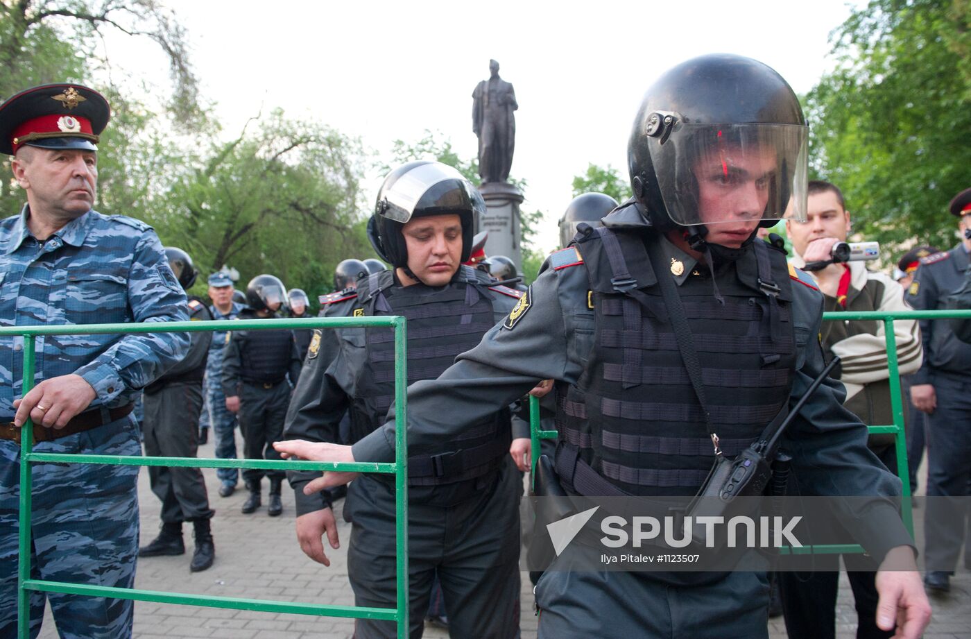 Opposition camp at Chistye Prudy is dispersed by police