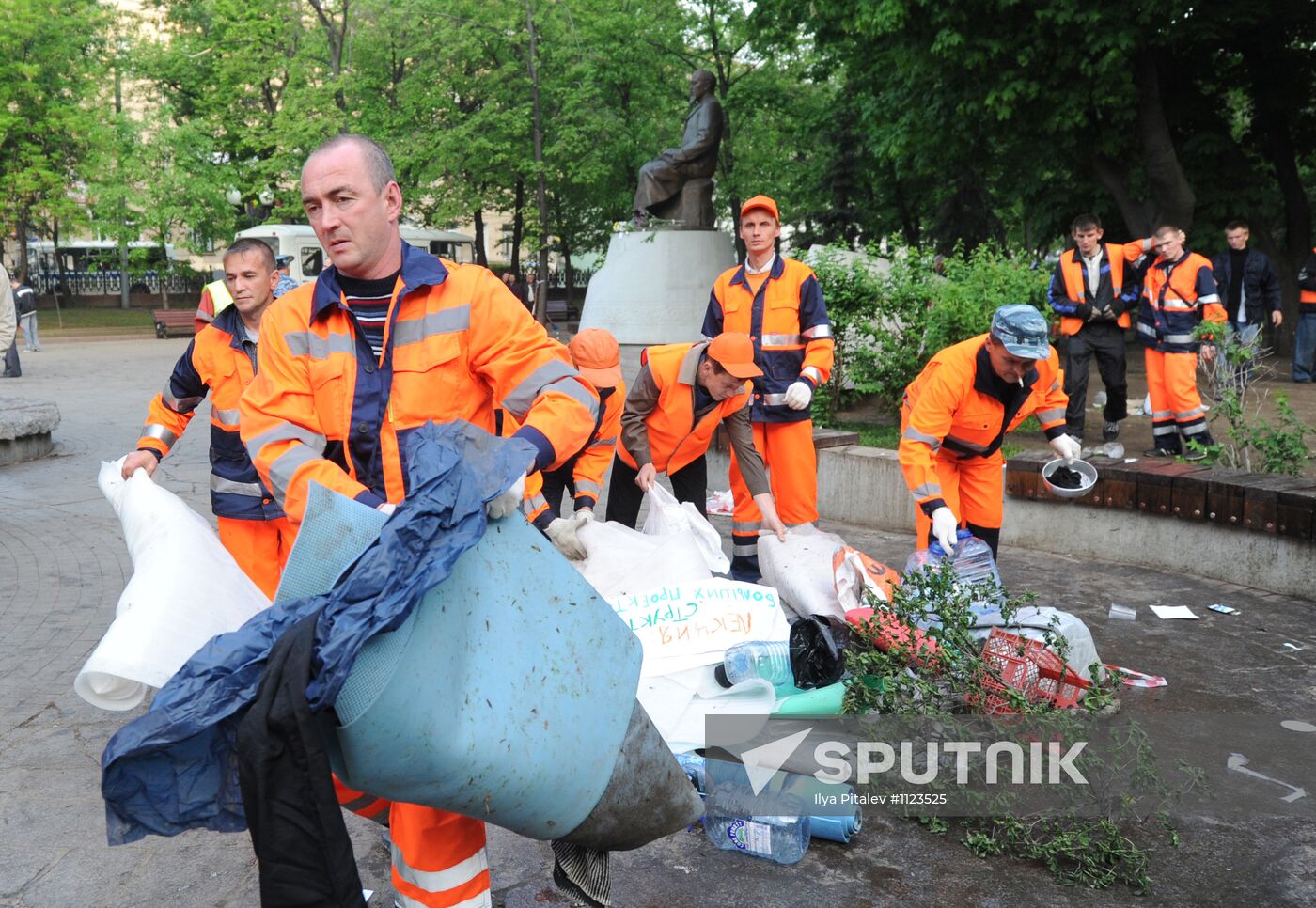 Opposition camp at Chistye Prudy is dispersed by police