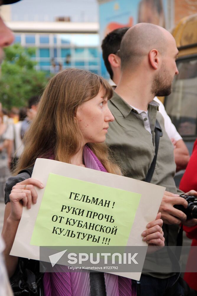 Meeting against Marat Gelman's exhibition Icons in Krasnodar