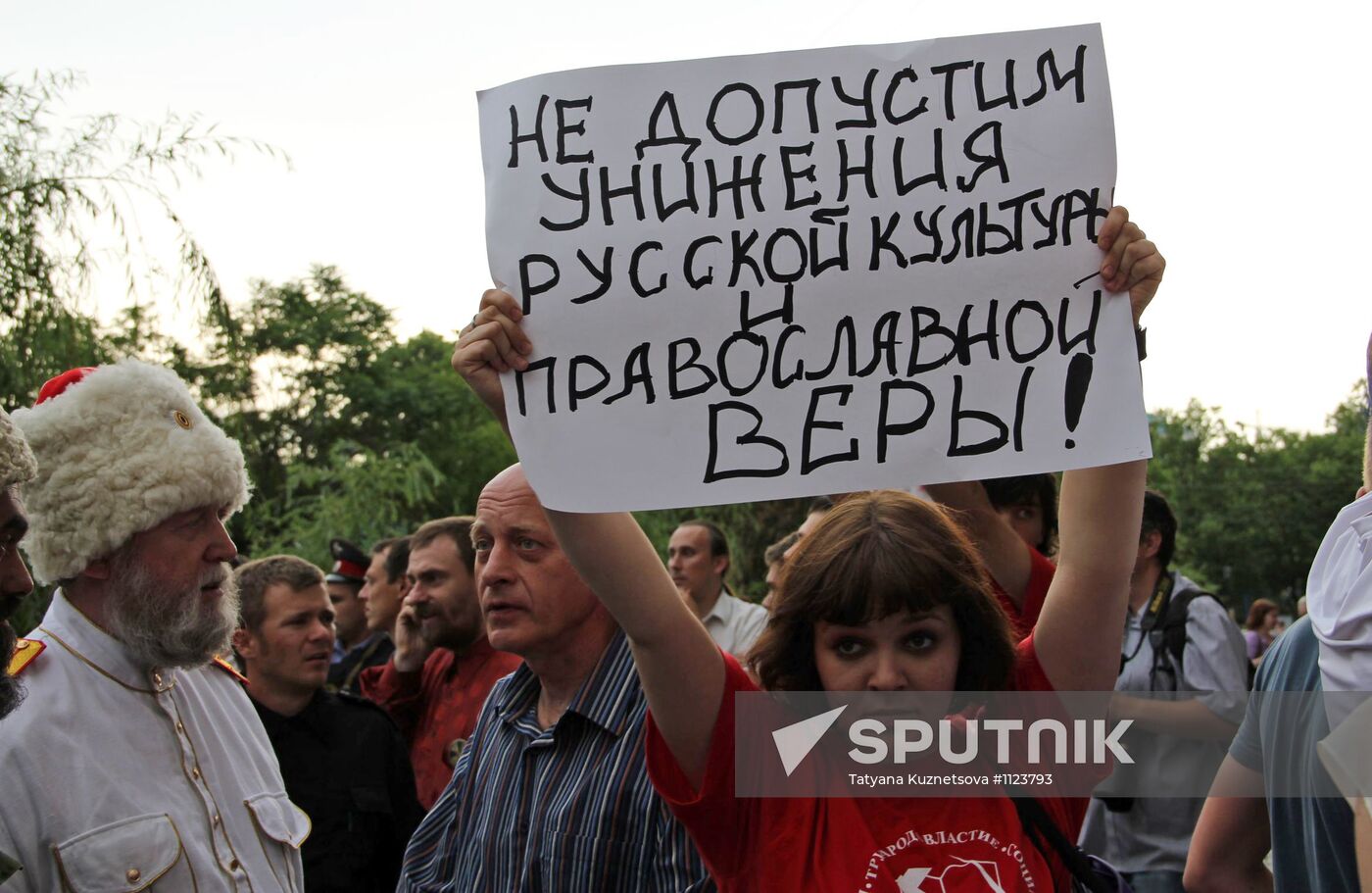 Meeting against Marat Gelman's exhibition Icons in Krasnodar