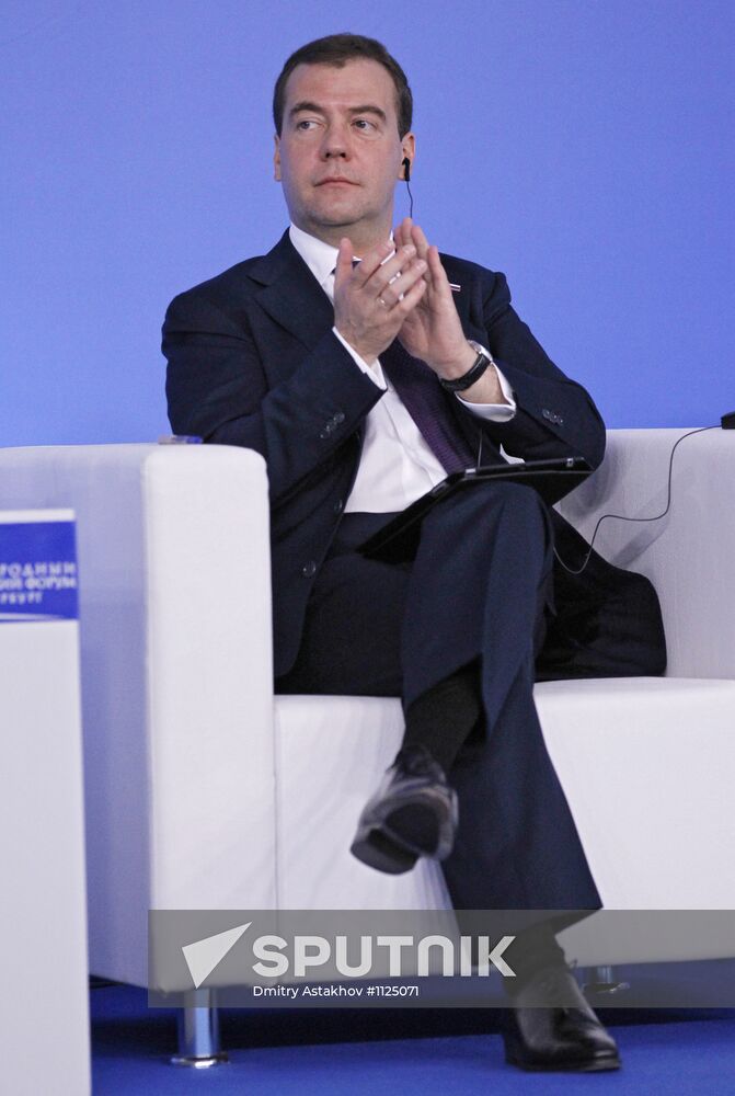 Medvedev at 2nd St Petersburg International Legal Forum