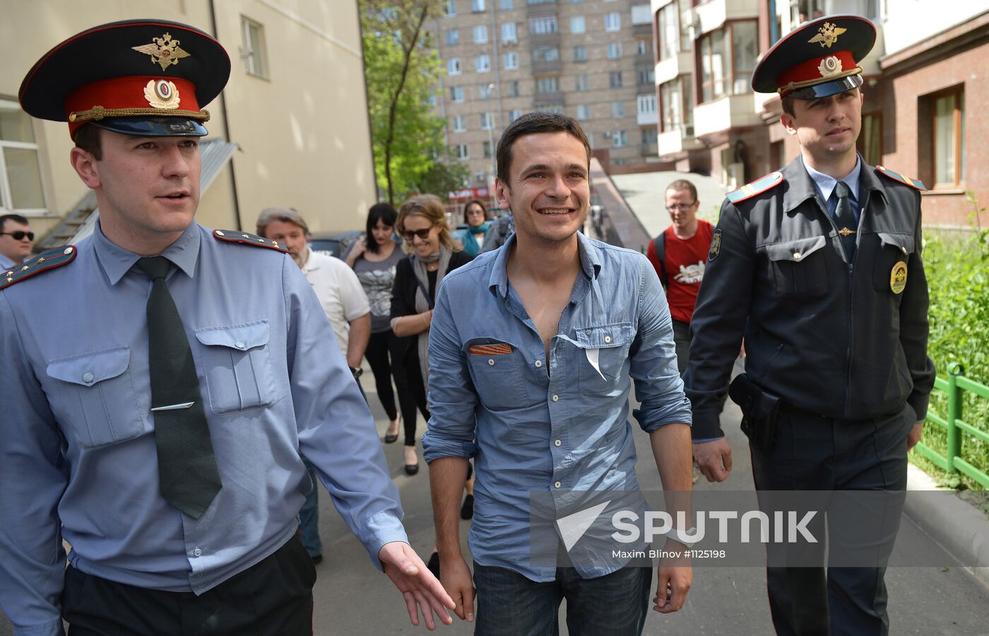 Opposition leader Ilya Yashin brought before Moscow court