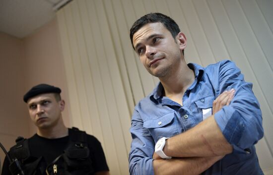 Opposition leader Ilya Yashin brought before Moscow court