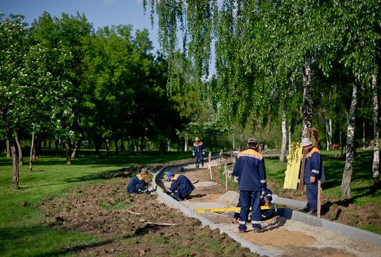 Sergei Sobyanin gets acquainted with improvement of park in NEAD