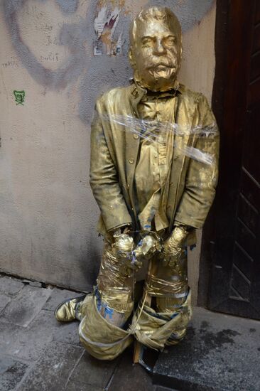Papier-mâché sculpture of Josef Stalin in Lviv